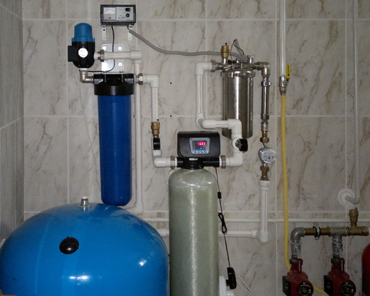 Хорошие фильтры для воды из скважины. Система очистки воды из скважины. Фильтр для воды из скважины. Фильтры для очистки воды в частном доме. Водоподготовка в частном доме.